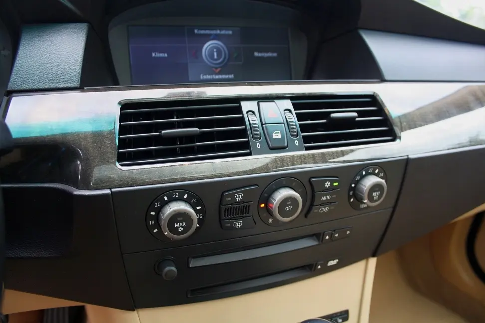 radio bmw e60 naprawa - Co to jest CCC BMW