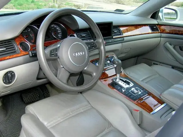 a8d3 radio samochodowe przerywa w czasie jazdy - Gdzie znajduje się sprężarka do zawieszenia Audi A8 D3
