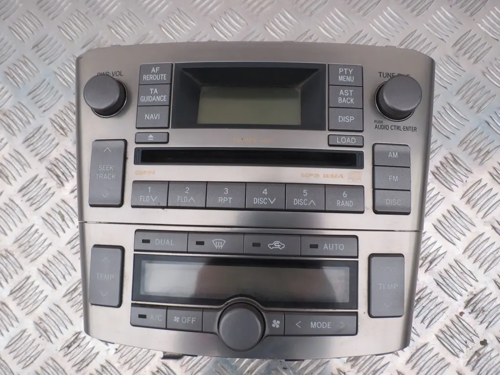 oryginalne radio toyota avensis t25 - Ile kosztuje Toyota Avensis 2003 rok
