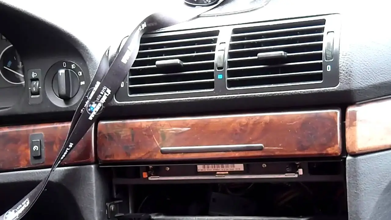 jak wyciagnac radio bmw e39 - Jak wyciagnac radio BMW E34